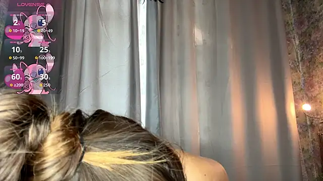 LoraDavi live webcam show