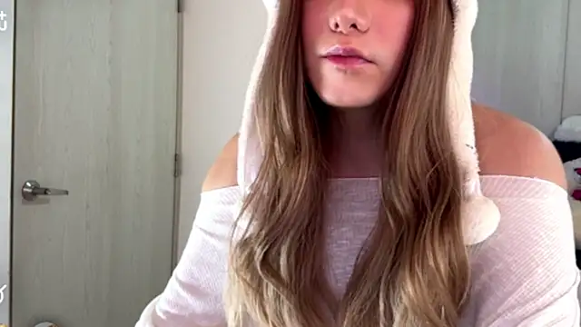 Model: Isa_Pallmer