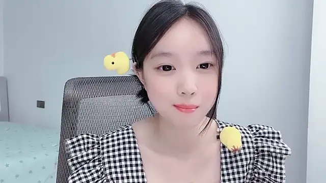Yoyo33355 live sex cam