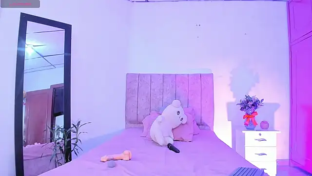 Mila_1wood webcam