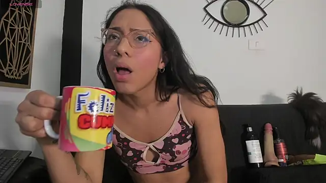 EmilyGomezLS webcam