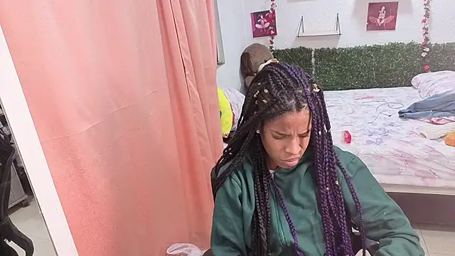 thianahorny webcam