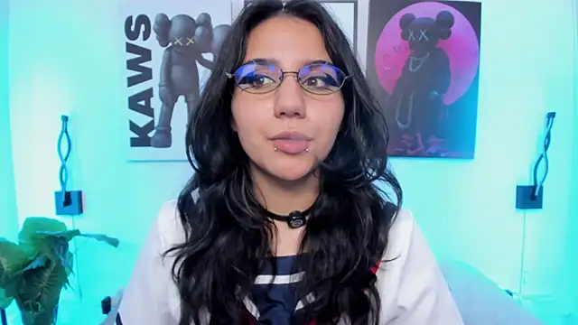 HollyPeach webcam