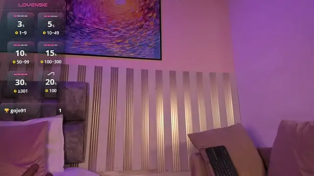 nina_glow webcam