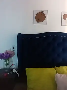 _Luna_Blooms webcam