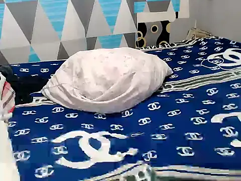 Trish_CurveCock webcam
