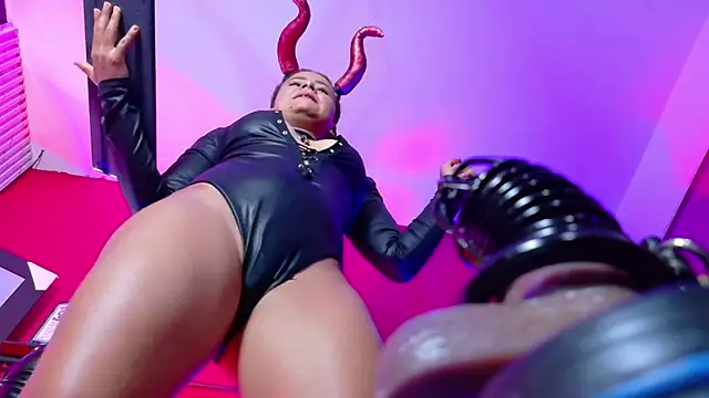 MistressSlut1 webcam