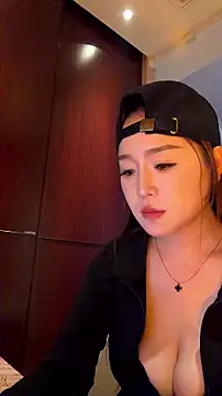 momoli60 webcam