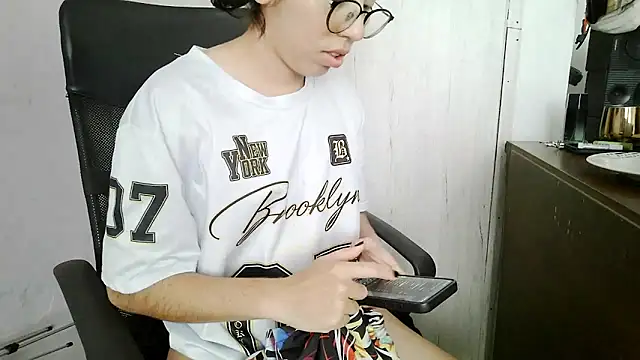 skinnyX333 webcam