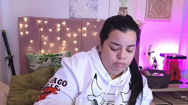 MiahJoness webcam