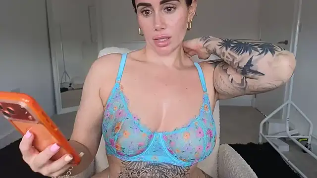 LibbyLoveHeartx live webcam show