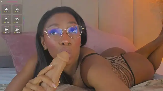 aprilebony_ webcam