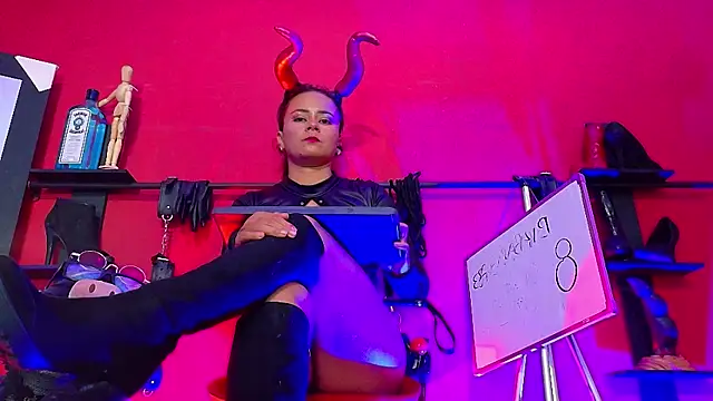 MistressSlut1 webcam