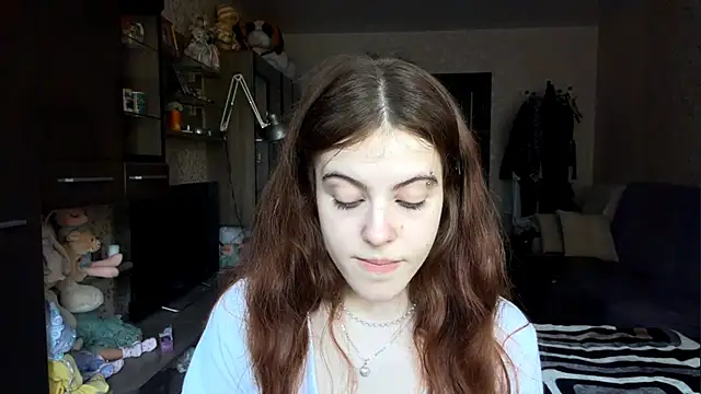 buzzingraid (F teen) - show bottom part of boobs