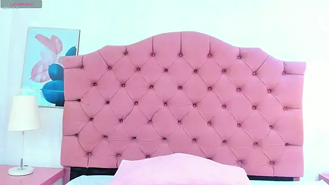 thyarajhons - ThyaraJhons's free webcam - UK Sex Cams