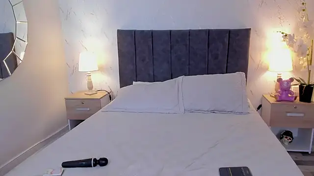 Emilly_Beaumont live cam on StripChat