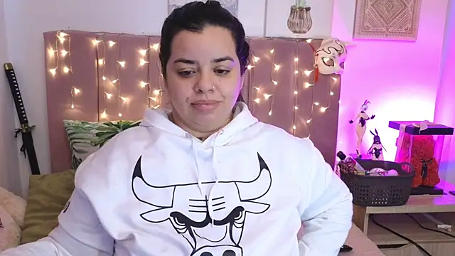 MiahJoness webcam