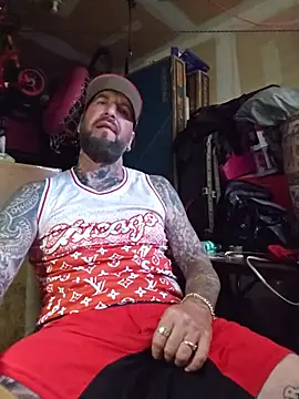 Beardedtattood live cam on StripChat