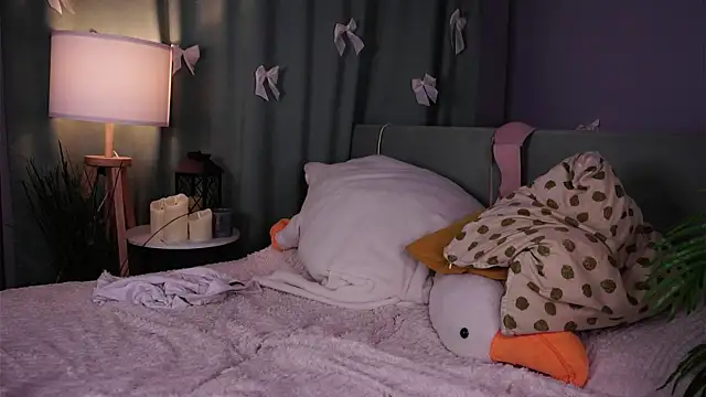 ReneaGilley live cam on StripChat
