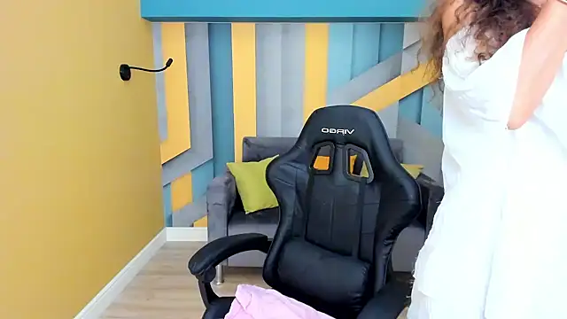 EllaLong live webcam show