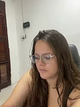 Laryssinha_69 live cam on StripChat