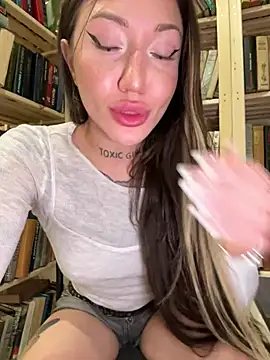 SaintSquirt live webcam show