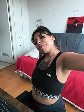 ivihetaira live cam on StripChat