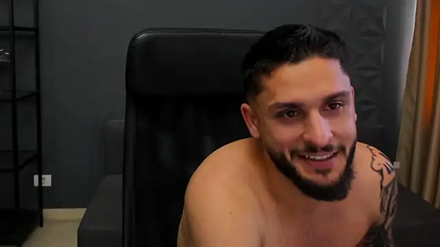 TroyWadee live sex cam