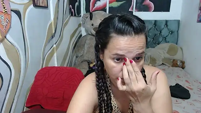 manzanahot9 live cam on StripChat