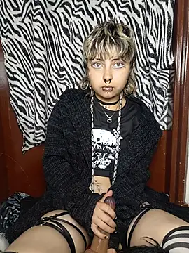 Cute_Chrixxx live cam on StripChat