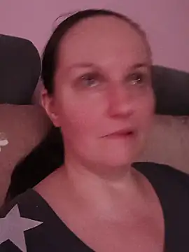 BustyLadyAlma webcam