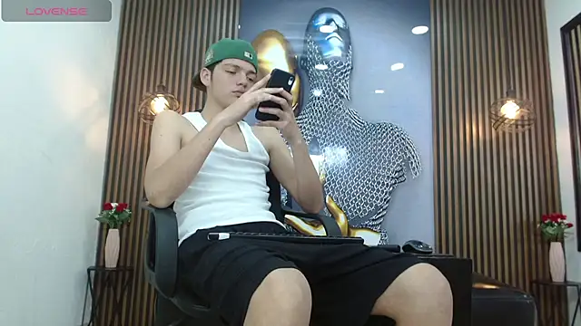 AlejoBussnek live sex cam