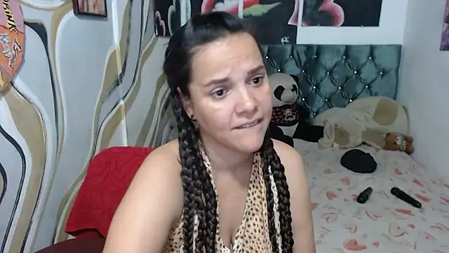 manzanahot9 live cam on StripChat