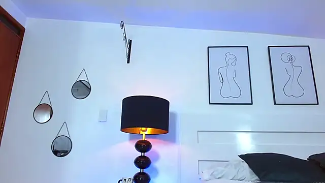 IsabelleDaza webcam