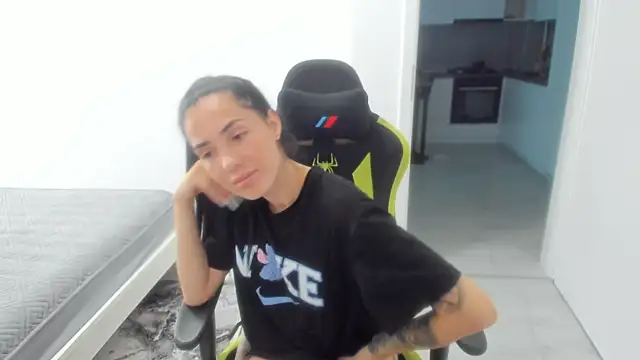 Emmapmg live webcam show