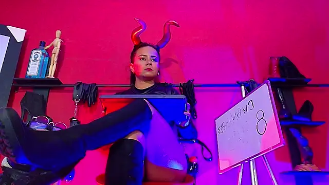 mistressslut1 (F milf) - On your knees before my devil.