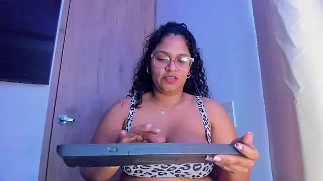 iriss_25 (F young) - 🔥SPANK titiis x 2🔥