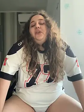 CurlyMaddie webcam