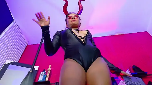 MistressSlut1 webcam