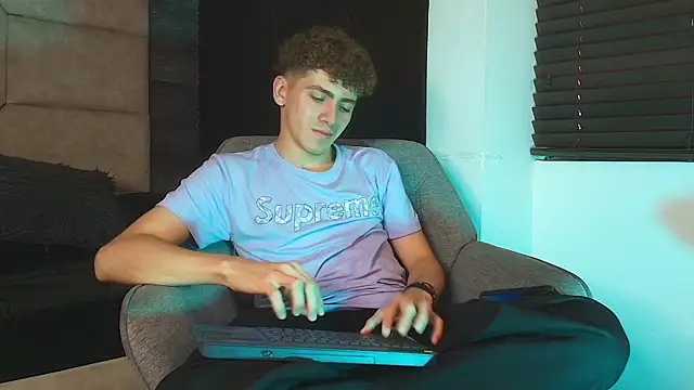 Tyler_Mcrey live sex cam
