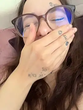 fuckdoll_18 webcam