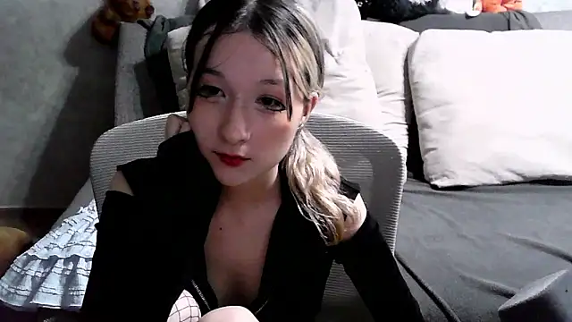 Lilfain_baby live cam on StripChat