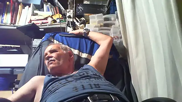 nonnomaturobisex (M grandpa) - maturo 71 anni  sega e pied.amo la figa,