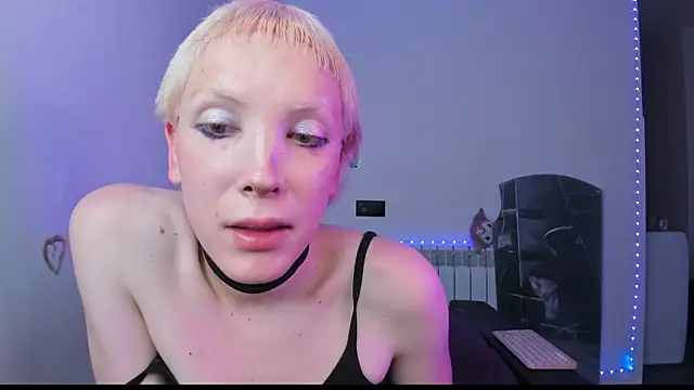 Модель: ashmelancholy