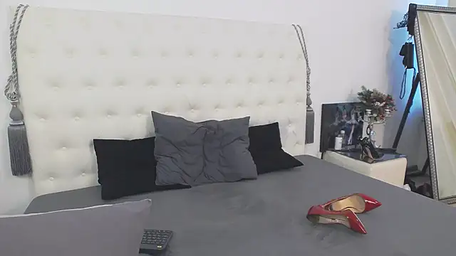 AlinaOnly live webcam show