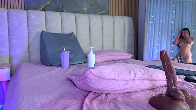 mia_scot webcam