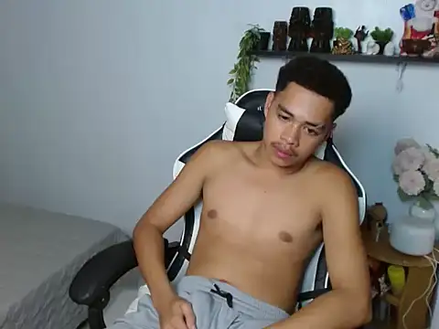 curlyasian_njxx