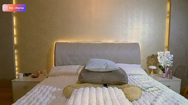 Chiara_Hollis webcam
