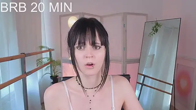 michelle_rain (F teen) - squezee tits