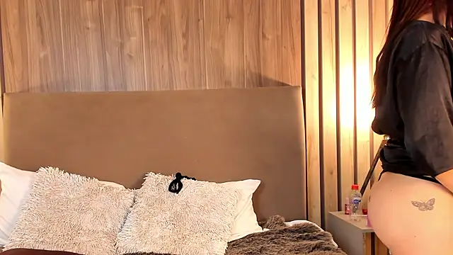 alisson_flame (F young) - fuck pussy with toy